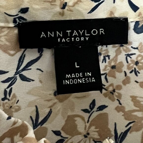 EUC Ann Taylor Blouse Ruffled Sleeves Size Large - Picture 4 of 5